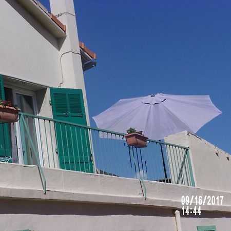 Stud Terras Ville Corniche 2 Pers Stat Gratuit Rue Modif Suivt Possib Et Accord Exclusif Marsilia Exterior foto