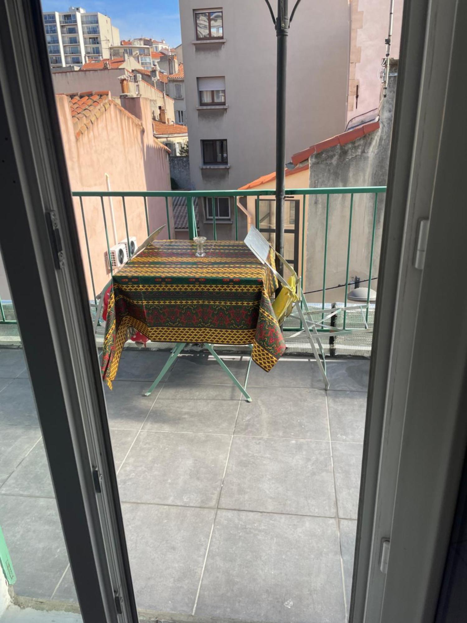 Stud Terras Ville Corniche 2 Pers Stat Gratuit Rue Modif Suivt Possib Et Accord Exclusif Marsilia Exterior foto